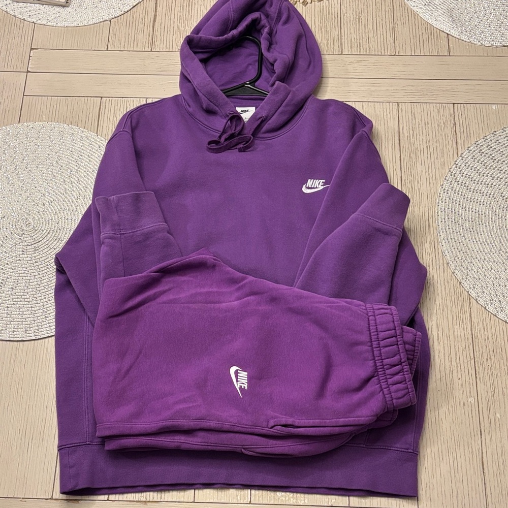 Nike Men's Purple hoodie and sweatpants set